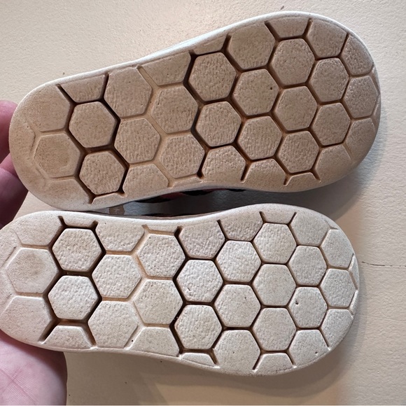 Adorable toddler shoes. Good condition, still soo much life left in them! - Picture 4 of 5